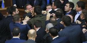 Tumulte im Kiewer Parlament am Freitag Vormittag.
