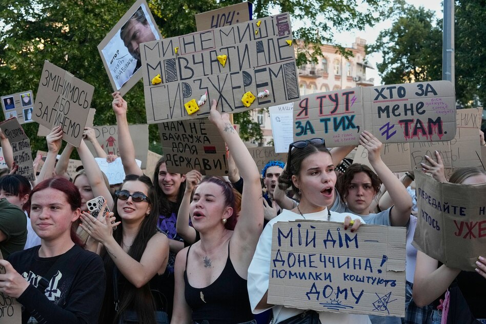 Proteste in der Ukraine: Maidan mit Pappschildern