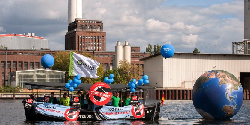 Protest vor dem Kraftwerk Klingenberg