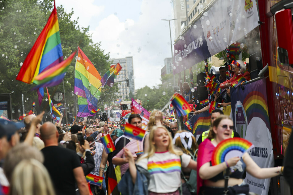 Aktivist aus Uganda über Hamburger CSD: „Ich habe gemischte Gefühle“