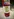 Sticker an einem Mast - Gelber Hintergrund, Hasenfigur und die Info: I love Polly