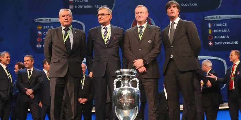 Die vier Fußball-Nationaltrainer der C-Gruppe in Paris.