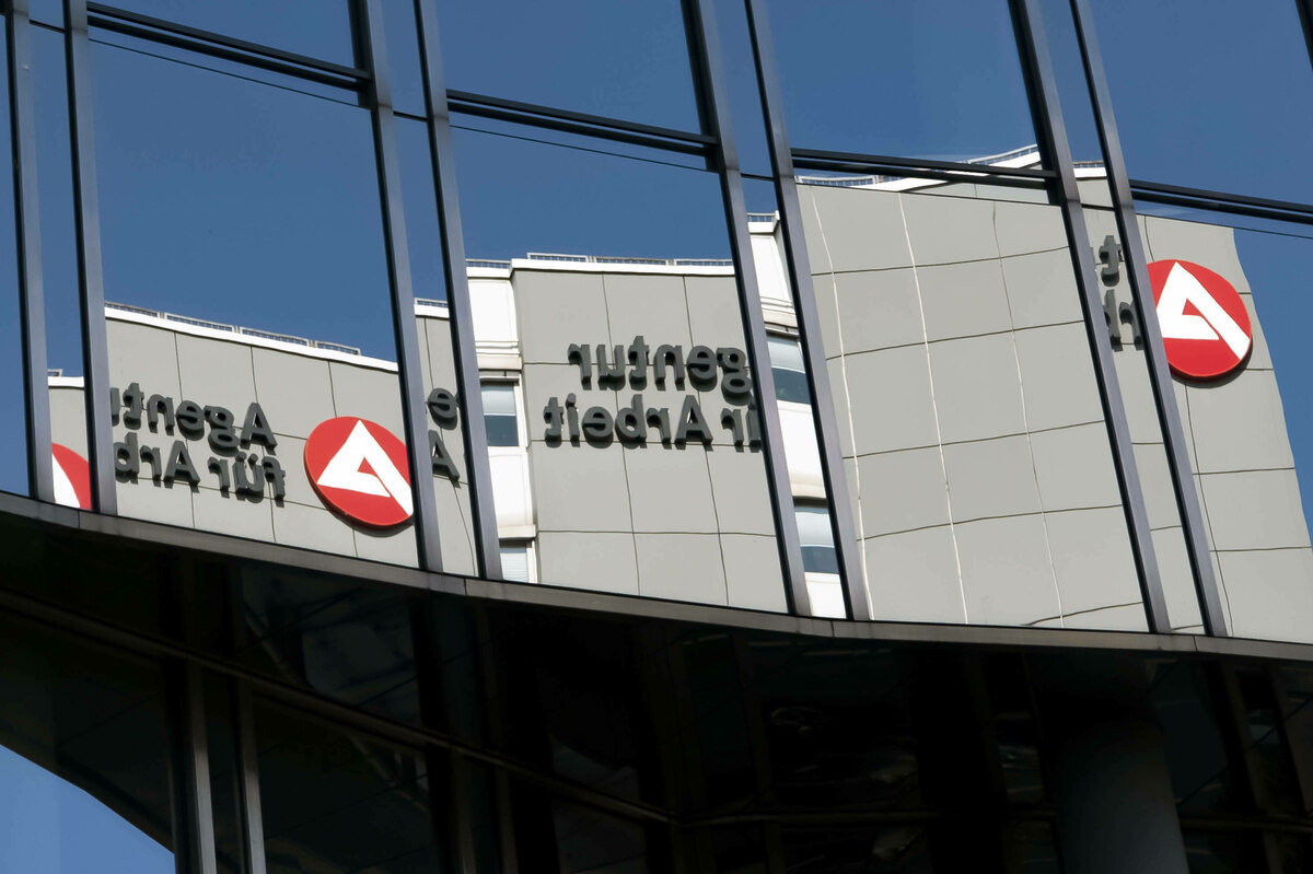 Arbeitsmarkt im Juli: Zahl der Arbeitslosen steigt wieder über drei Millionen