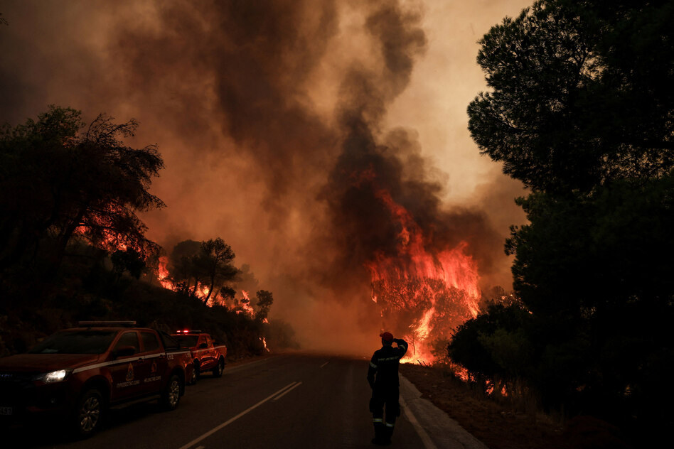 Waldbrände in Griechenland: Feuersbrunst im Großraum Athen