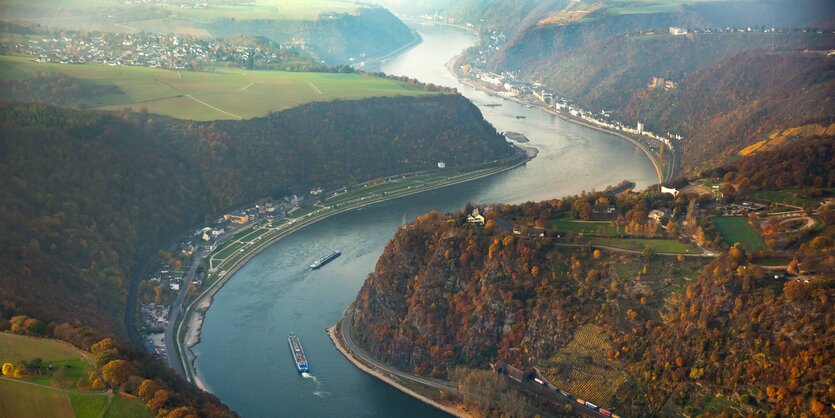 Das obere Mittelrheintal bei Goarshausen.