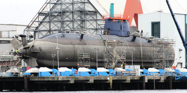 Ein U-Boot auf einer Werft