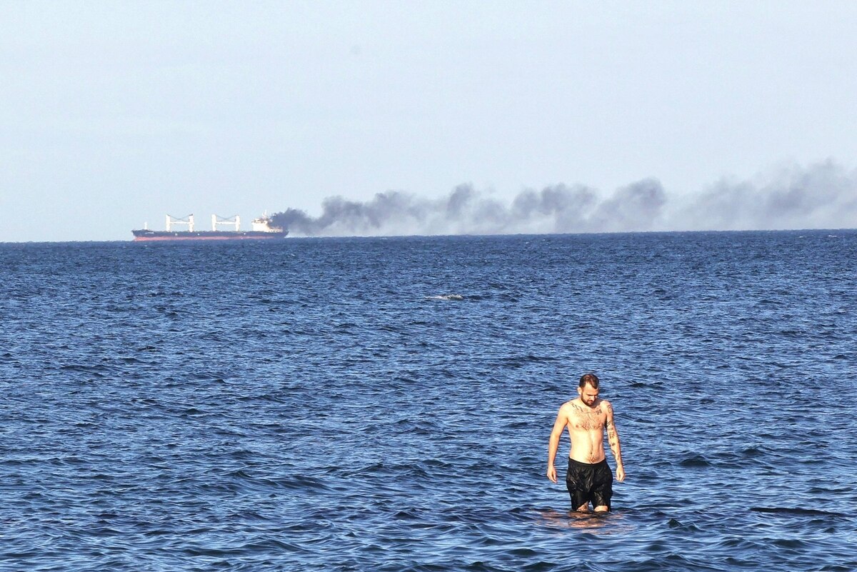 ++ Krieg in der Ukraine ++: Getroffener Frachter soll deutscher Reederei gehören