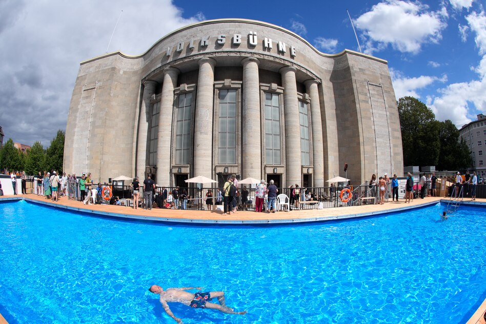 „Volksbad“ in Berlin: Tauchen vorm Theater