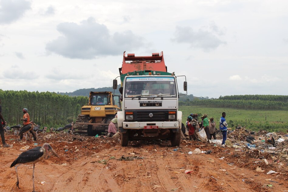 Müllentsorgung in Uganda: Wo sogar die Vögel Gift scheißen
