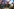 Talkrunde, Menschen sitzen in Sesseln, im Hintergrund ein Foto von einem Polizeieinsatz mit Leuchtraketen und Wolfgang Bosbach springt hoch und Sandra Maischberger versucht ihn zurück zu holen