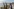 Urbanes Ufer mit Strand und Schilfbooten