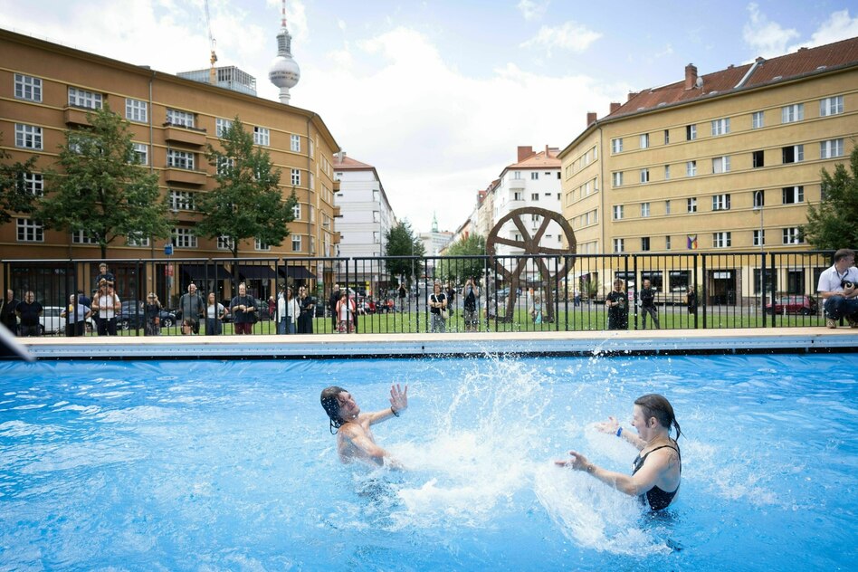 Eklat um „Volksbad“ der Volksbühne: Wütend auf Nazis sein