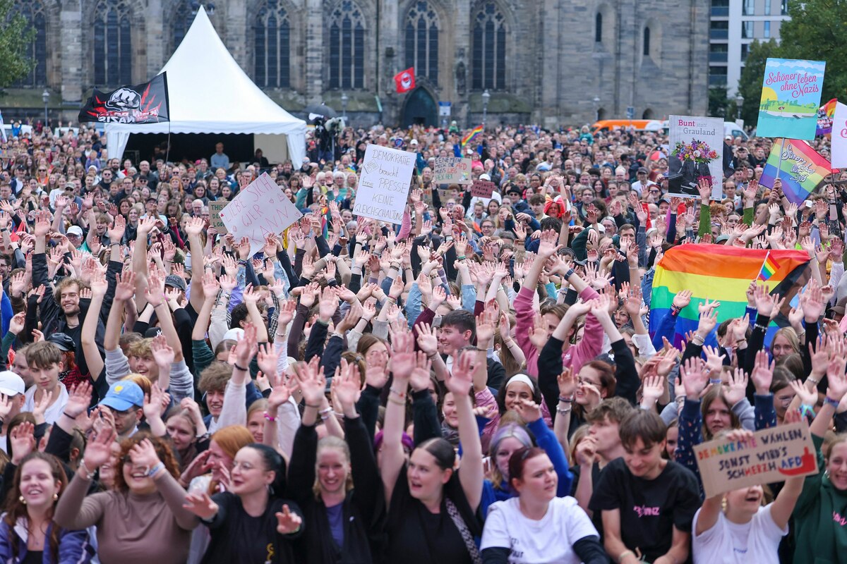 Thousands celebrate democracy and civic unity in Magdeburg