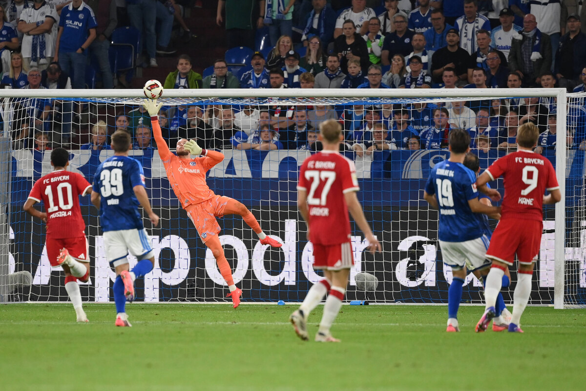 Schalke holds Bayern to a memorable scoreless draw