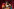Handpuppen der Muppet Show mit Gaststar Rita Moreno in der Mitte vor rotem Vorhang