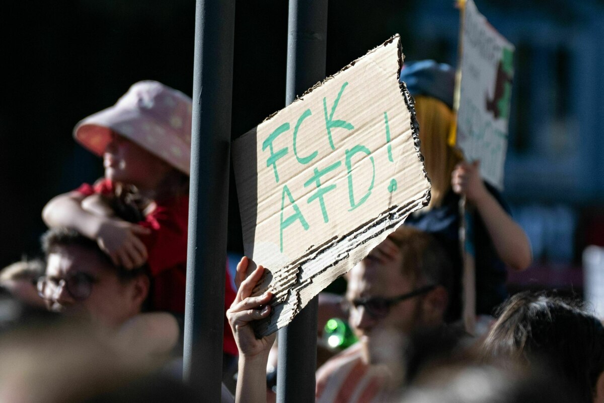 Nach der Landtagswahl in Sachsen-Anhalt: Zehntausende demonstrieren gegen die rechtsextreme AfD