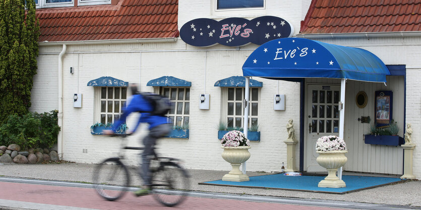 Eingang zu einem Nachtclub in Westerland