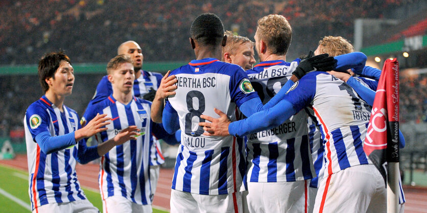 Jubelnde Hertha-Spieler