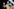Werner Herzog hält auf einer Bühne einen Preis hoch