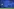 Die Schiedsrichterin beseitigt einen Rauchtopf, der das Stadion in blauem Nebel hüllt vom Spielfeld
