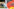 Menschen winken und eine Deutschlandflagge ragt ins Bild