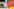 Menschen winken und eine Deutschlandflagge ragt ins Bild