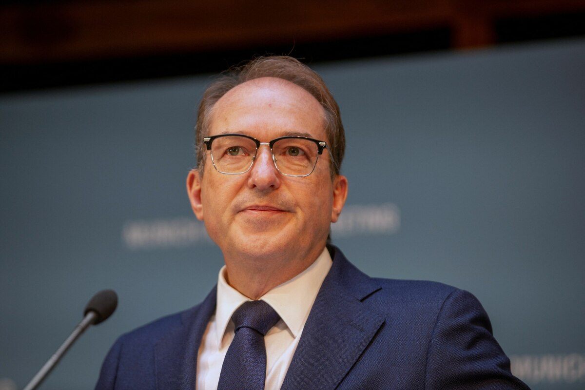 Streit über Antisemitismusvorwurf: Linke zeigt Dobrindt an