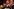 Timm Kern sitzt im Profil in einem Saal und applaudiert. Der Mann mittleren Alters hat kurzes, graumeliertes Haar, einen Dreitagebart und eine dunkle, runde Brille. Er trägt ein braungraues Sakko und ein weißes Hemd mit offenem Kragen.