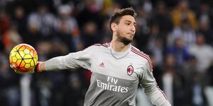 Gianluigi Donnarumma beim Abwurf