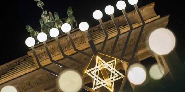 Chanukka-Leuchter am Brandenburger Tor.
