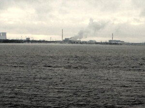 Aus einem Atomkraftwerk steigt Wasserdampf auf. Aus einem Atomkraftwerk steigt Wasserdampf auf.
