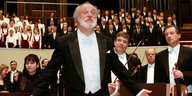 Der Dirigent Kurt Masur 1996 im Leipziger Gewandhaus