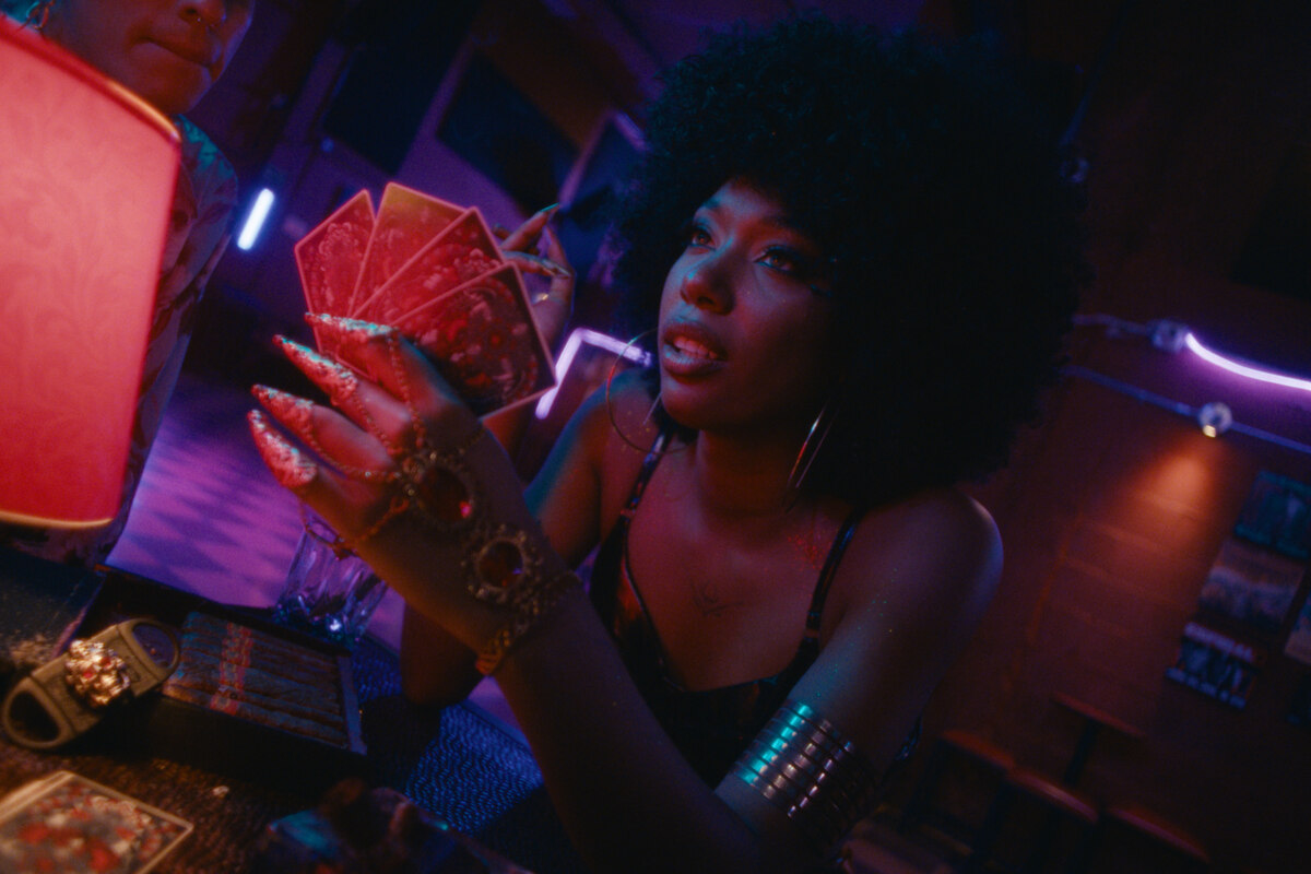 Film „Rains Over Babel“: Zwischen Punk, Drag und Dante