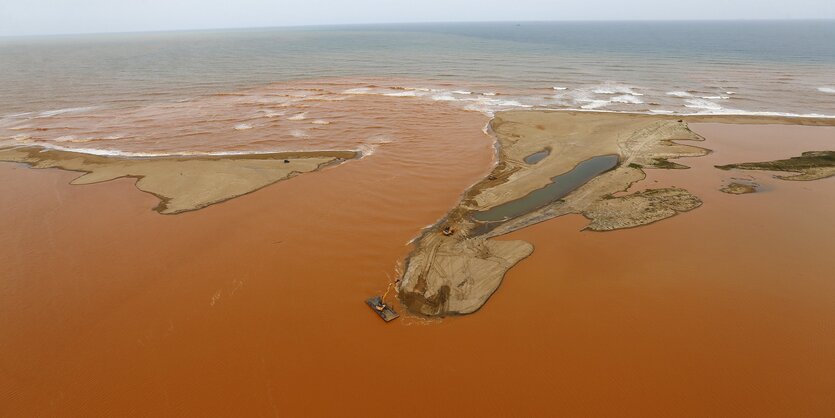 Die Mündung des Rio Doce nach dem Dammbruch