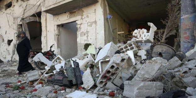 Trümmer nach einem Angriff mit Fassbomben in Borsa al-Sham im Süden Syriens