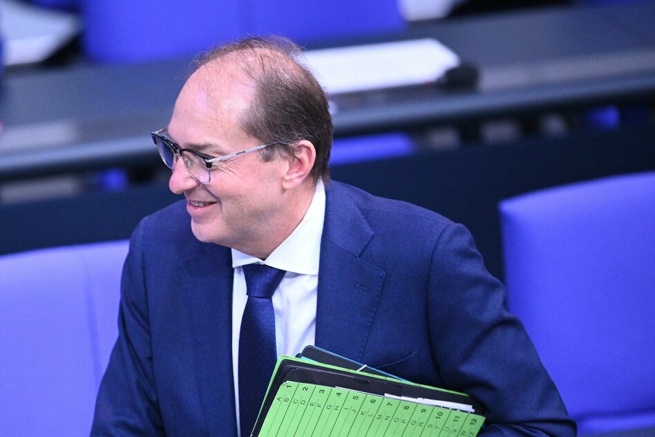 Aussage zu Seenotrettung im Mittelmeer: Eigenes Ministerium widerspricht Dobrindt