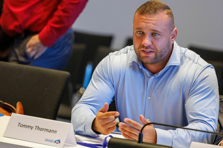 AfD in Mecklenburg-Vorpommern: AfD-Abgeordneter zeigt Neonazi-Geste im Schweriner Landtag