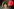 Elif Eralp schaut in die Kamera, neben ist ein roter Lichtpunkt
