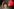 Elif Eralp schaut in die Kamera, neben ist ein roter Lichtpunkt
