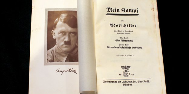 Eine Ausgabe des Buches "Mein Kampf" von Adolf Hitler am dem Jahr 1940