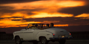 Oldtimer im Sonnenuntergang