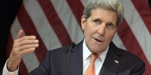 US-Außenminister John Kerry gestikuliert