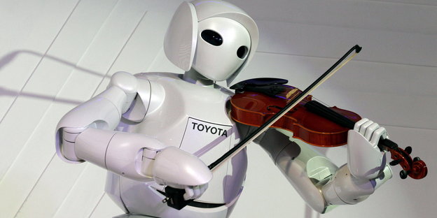 Ein Geige spielender Roboter