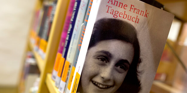 Das Tagebuch von Anne Frank im herkömmlichen Buchformat.