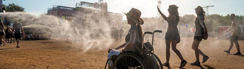 Rollstuhlfahrerin auf dem Sziget Festival