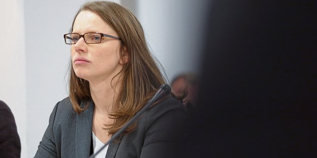 Sozialsenatorin Melanie Leonhard (SPD) im Sozialausschuss.