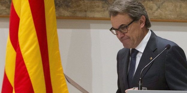 Artur Mas, Politiker in Katalonien, tritt von einer Bühne ab