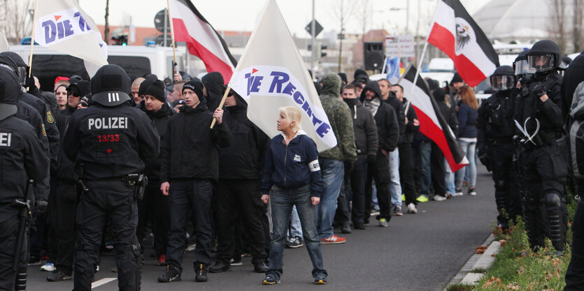 Demonstrationszug der Partei "Die Rechte"