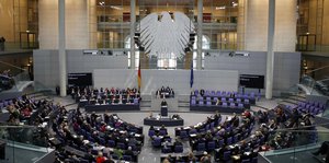 Alle Fraktionen im Bundestag - die Bundeskanzlerin redet