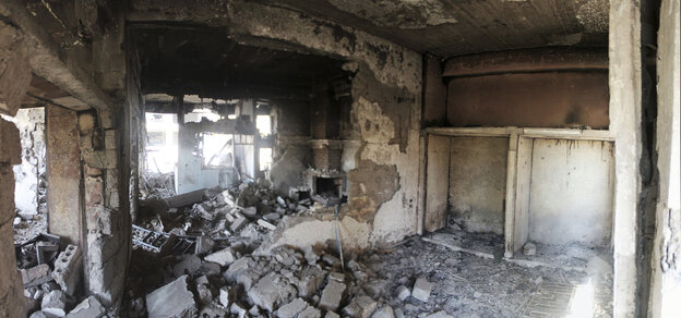 Trümmer eines zerschossenen Hauses in Deir Ezzor. Trümmer eines zerschossenen Hauses in Deir Ezzor.